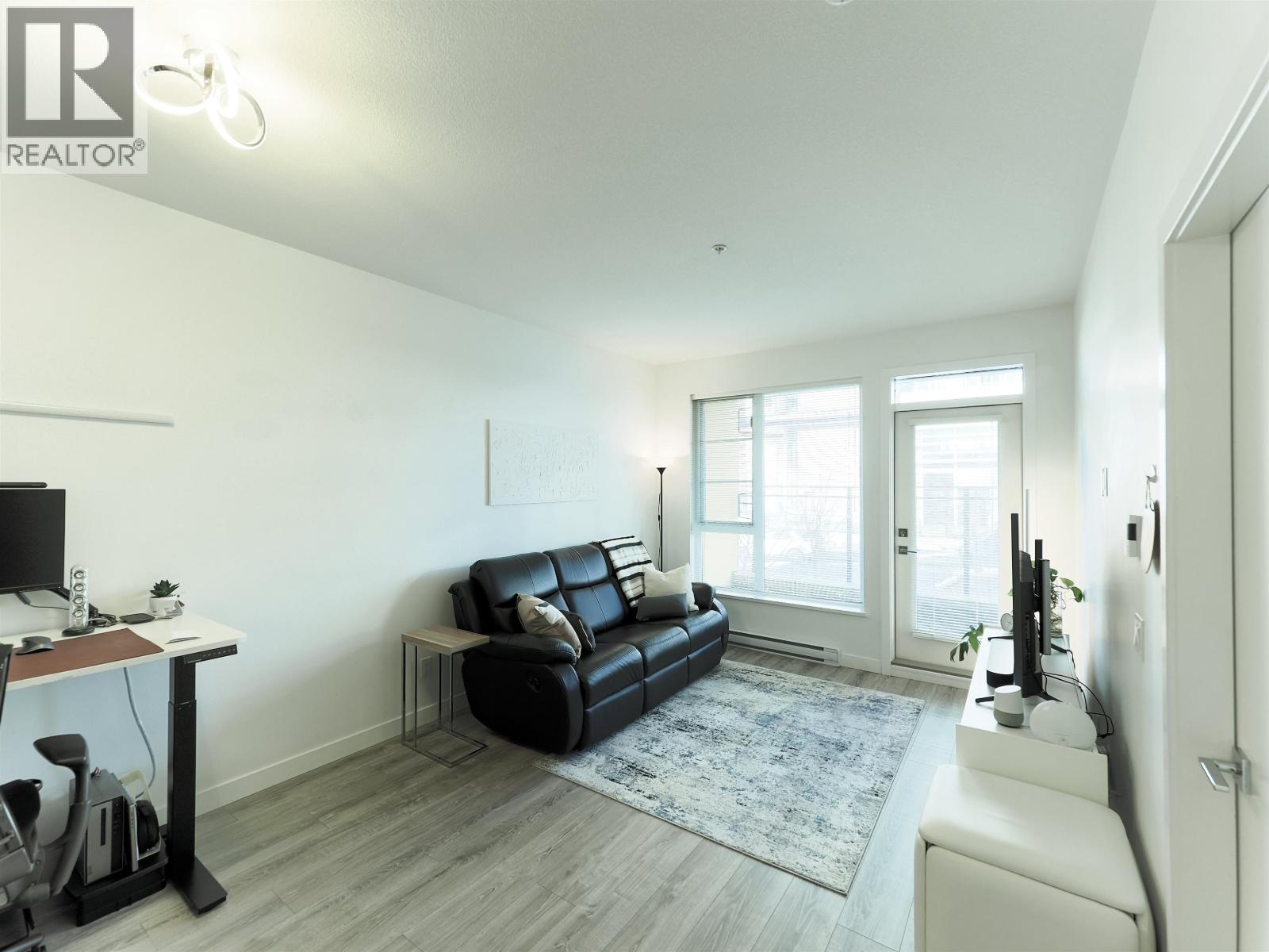 213 516 Foster Avenue, Coquitlam, British Columbia  V3J 0H8 - Photo 3 - R3075731