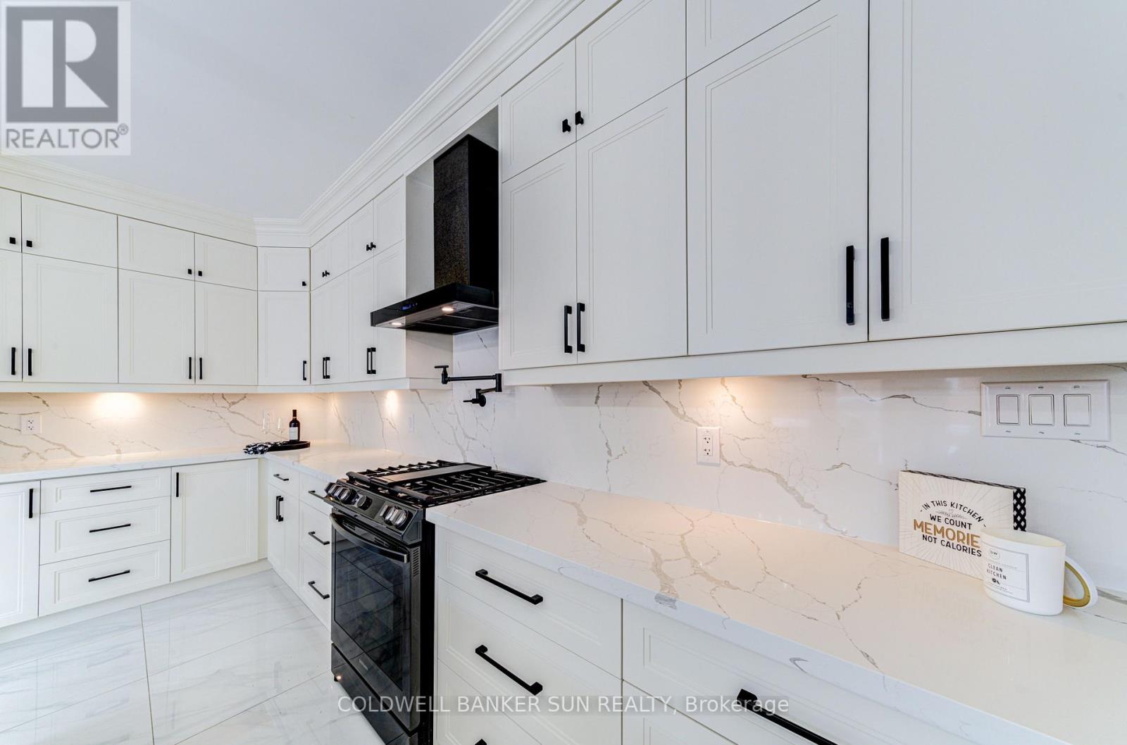 33 Ellis Crescent, Kawartha Lakes, Ontario  K9V 0A5 - Photo 18 - X12662838