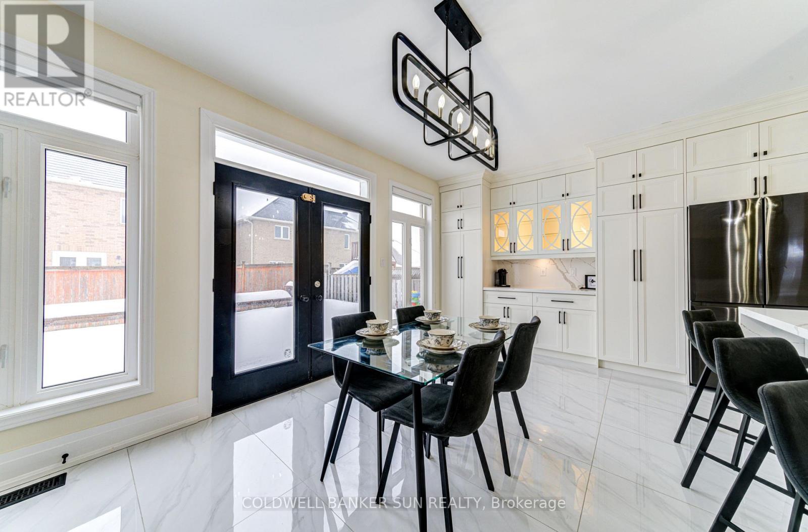 33 Ellis Crescent, Kawartha Lakes, Ontario  K9V 0A5 - Photo 25 - X12662838