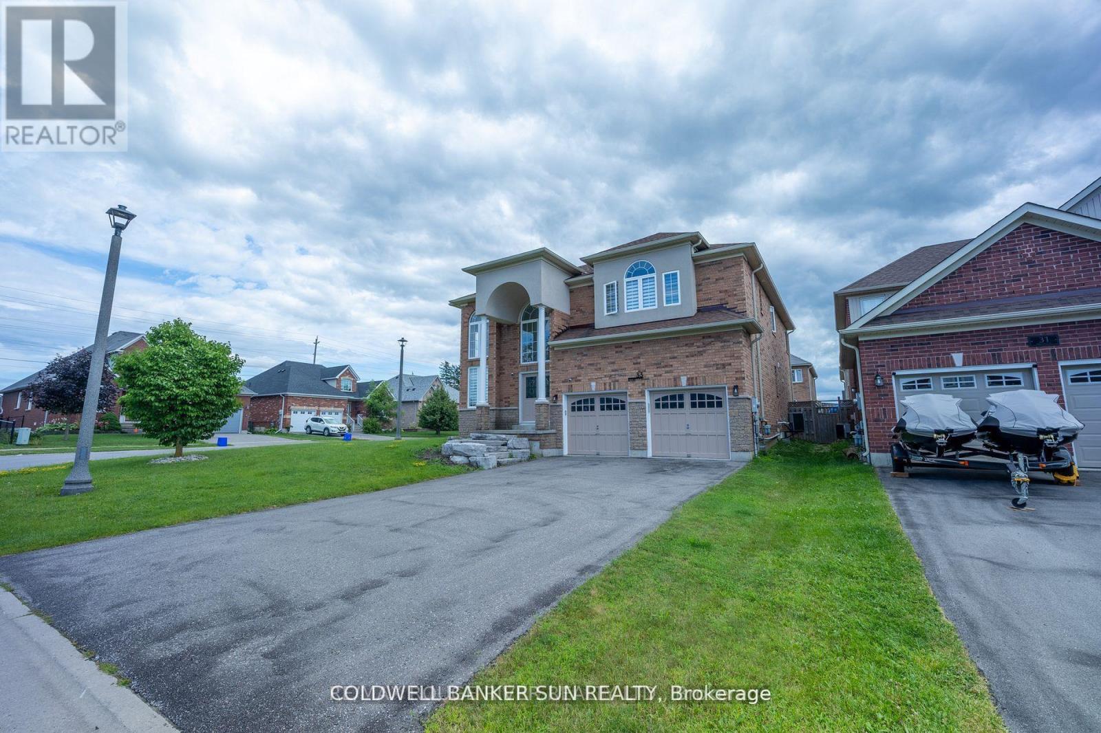 33 Ellis Crescent, Kawartha Lakes, Ontario  K9V 0A5 - Photo 3 - X12662838