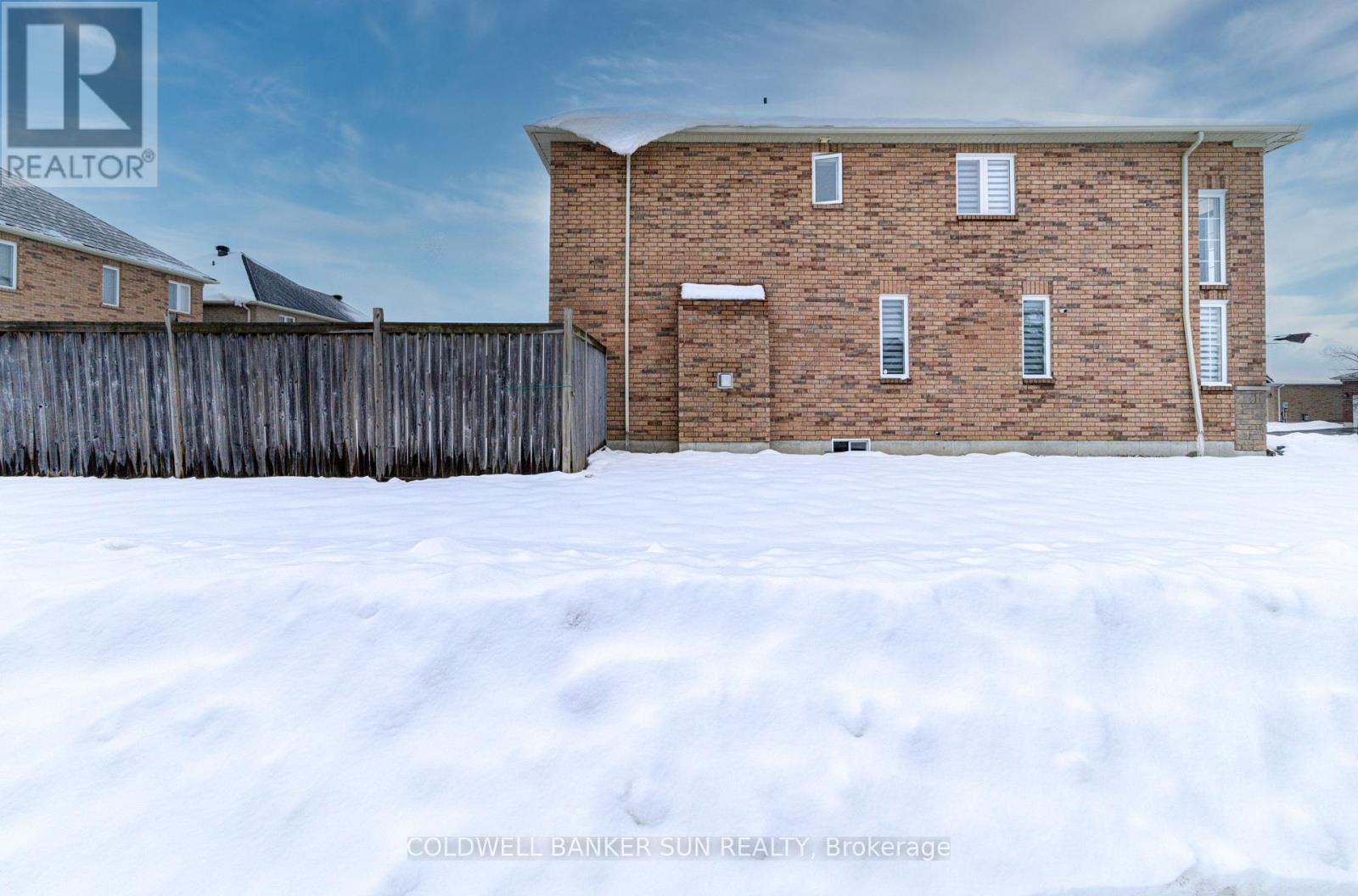 33 Ellis Crescent, Kawartha Lakes, Ontario  K9V 0A5 - Photo 45 - X12662838