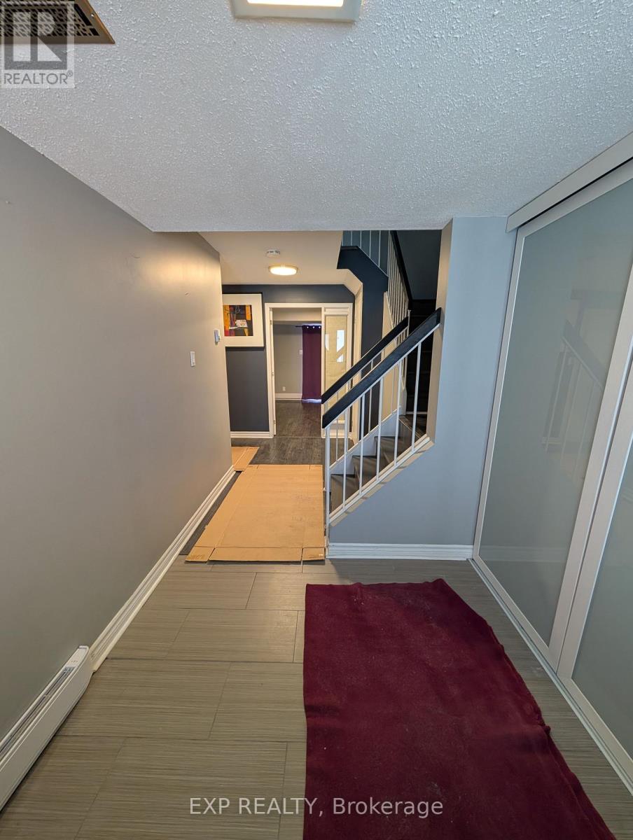 3d Crestlea Crescent, Ottawa, Ontario  K2G 4N1 - Photo 2 - X12631626