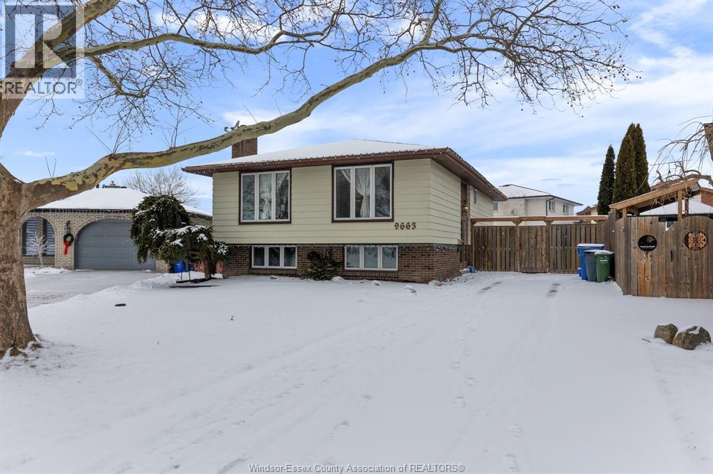 MLS# 26000135: 9663 MIDFIELD CRESCENT, Windsor, Canada