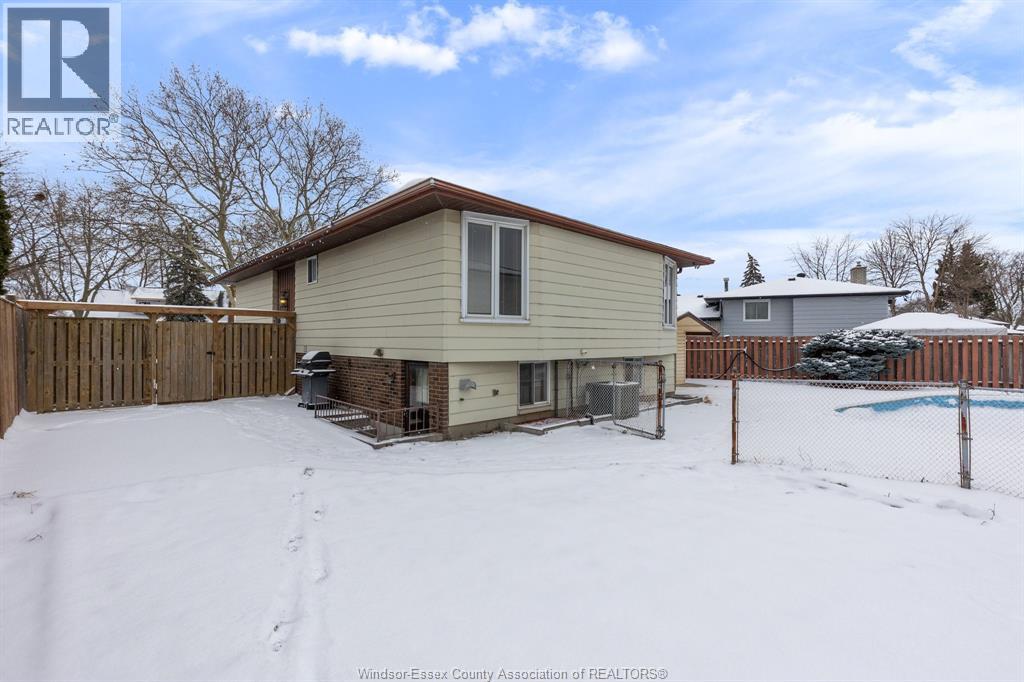 9663 Midfield Crescent, Windsor, Ontario  N8R 1W9 - Photo 26 - 26000135