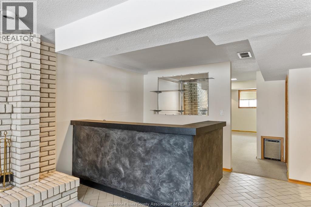 9663 Midfield Crescent, Windsor, Ontario  N8R 1W9 - Photo 20 - 26000135