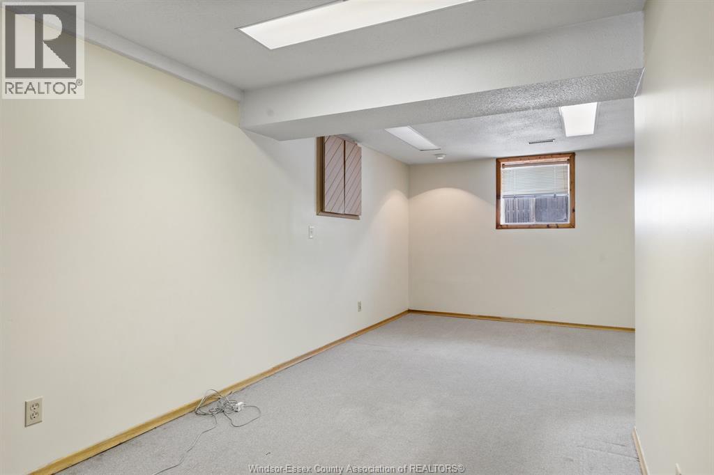 9663 Midfield Crescent, Windsor, Ontario  N8R 1W9 - Photo 21 - 26000135