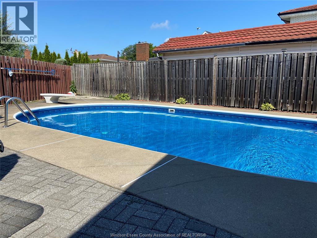 9663 Midfield Crescent, Windsor, Ontario  N8R 1W9 - Photo 31 - 26000135