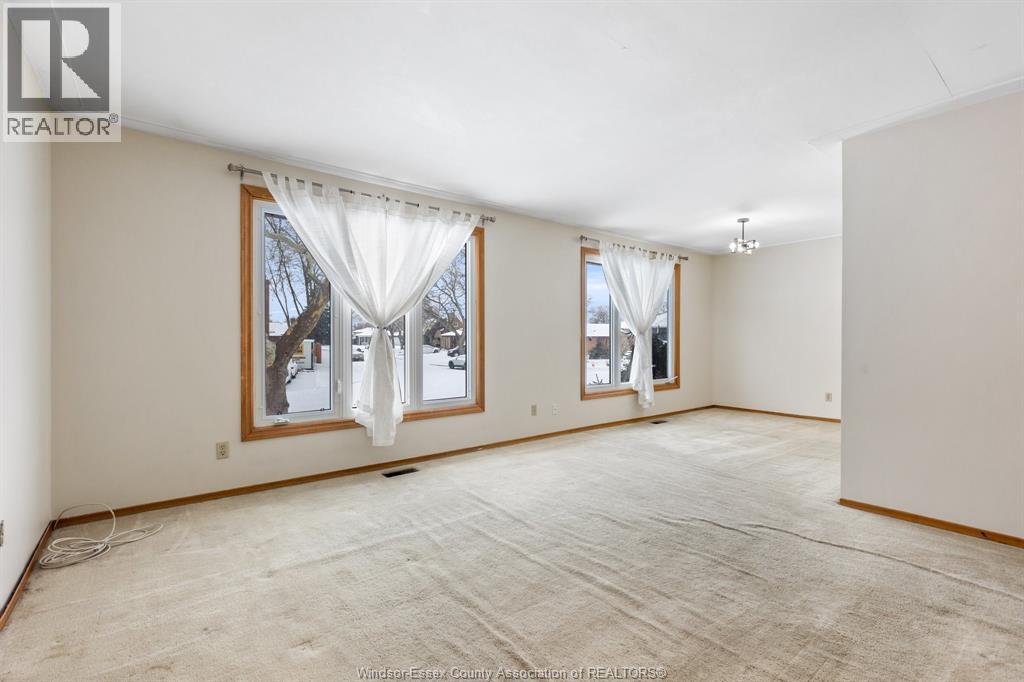 9663 Midfield Crescent, Windsor, Ontario  N8R 1W9 - Photo 4 - 26000135