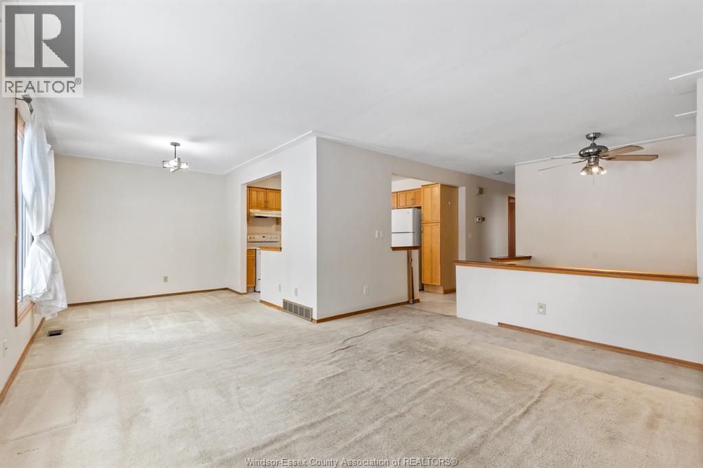 9663 Midfield Crescent, Windsor, Ontario  N8R 1W9 - Photo 5 - 26000135