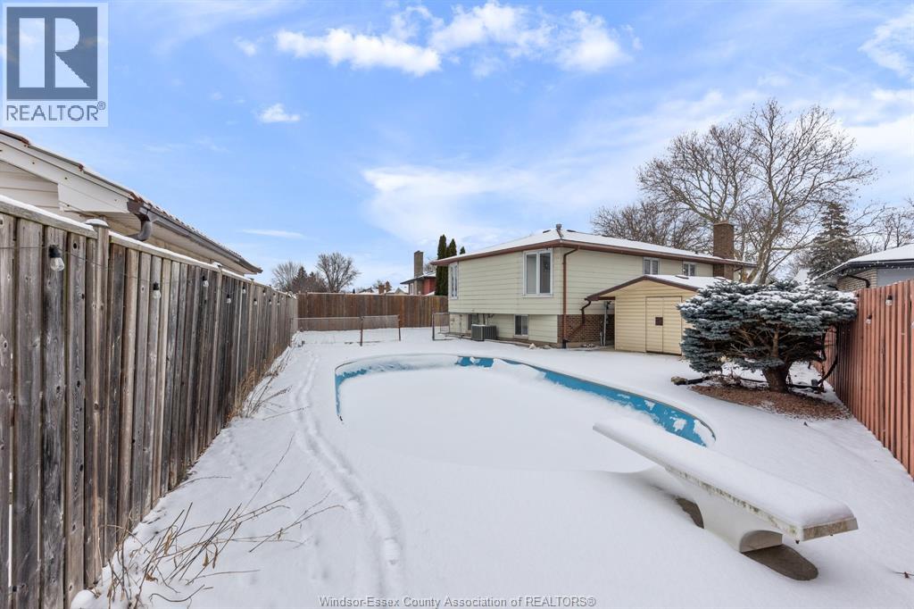 9663 Midfield Crescent, Windsor, Ontario  N8R 1W9 - Photo 29 - 26000135