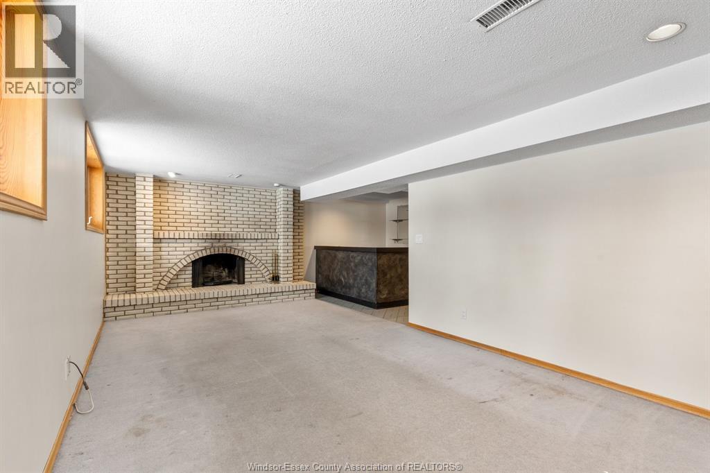 9663 Midfield Crescent, Windsor, Ontario  N8R 1W9 - Photo 19 - 26000135