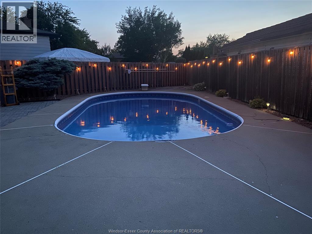 9663 Midfield Crescent, Windsor, Ontario  N8R 1W9 - Photo 33 - 26000135