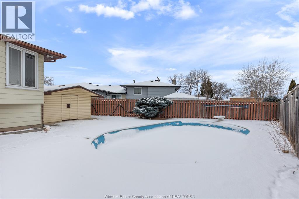 9663 Midfield Crescent, Windsor, Ontario  N8R 1W9 - Photo 28 - 26000135