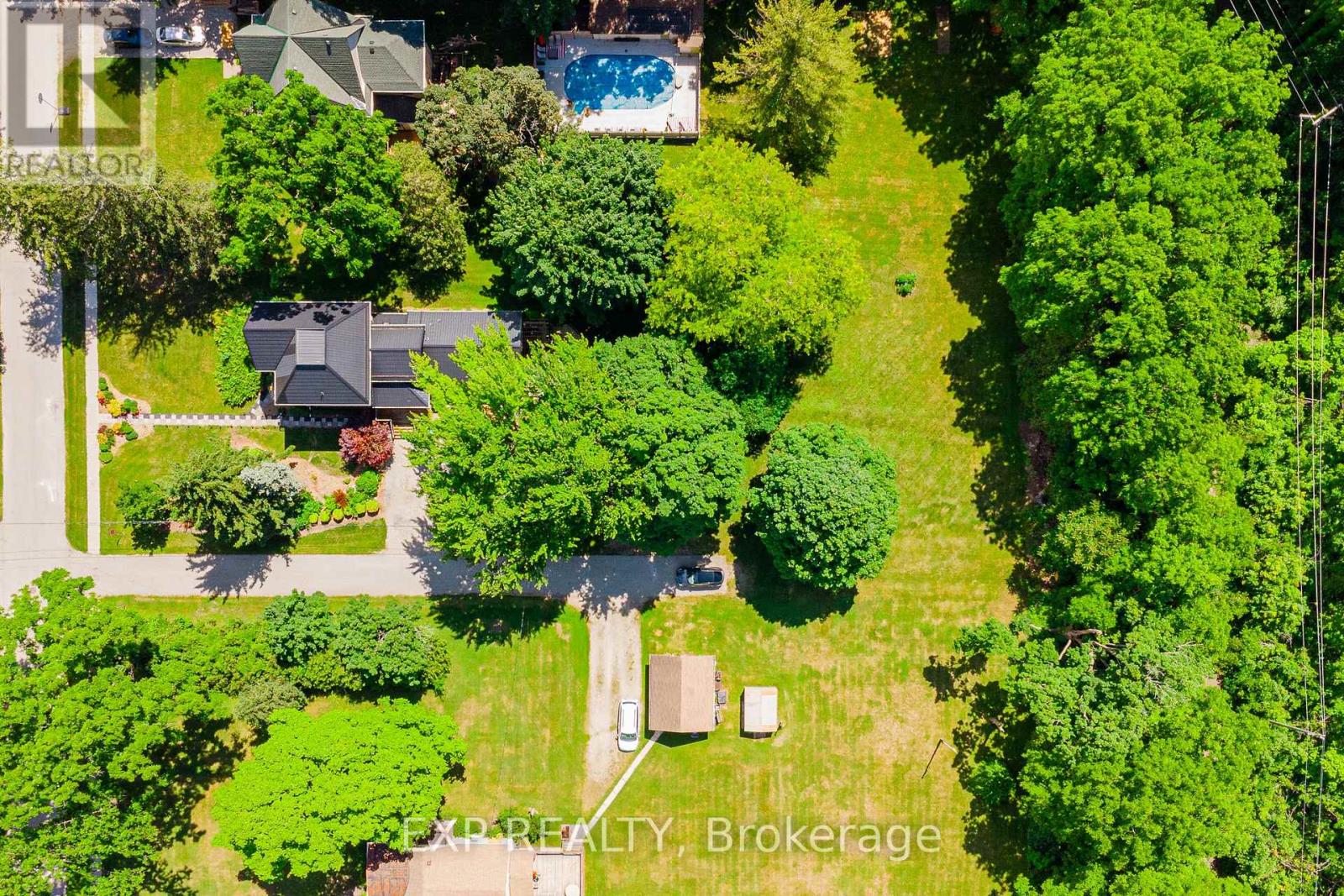 283 Hastings Street, North Middlesex, Ontario  N0M 2K0 - Photo 2 - X12663052