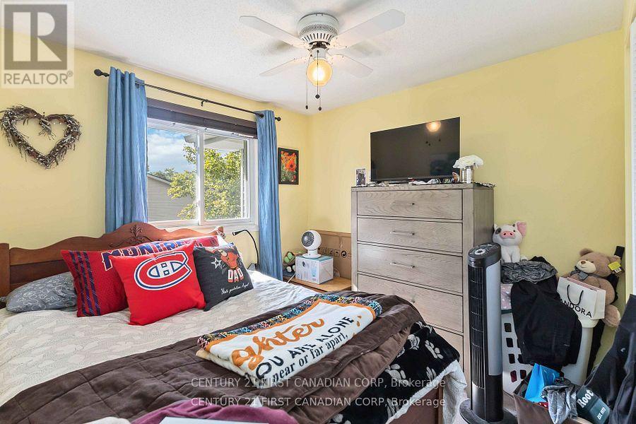 71 Golfdale Crescent, London South, Ontario  N6C 5P3 - Photo 14 - X12663092