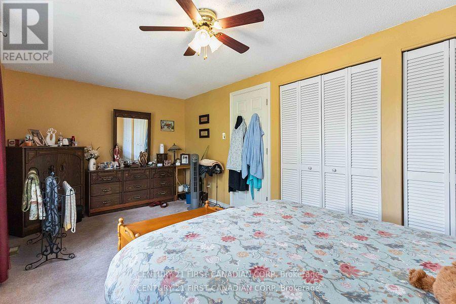 71 Golfdale Crescent, London South, Ontario  N6C 5P3 - Photo 15 - X12663092