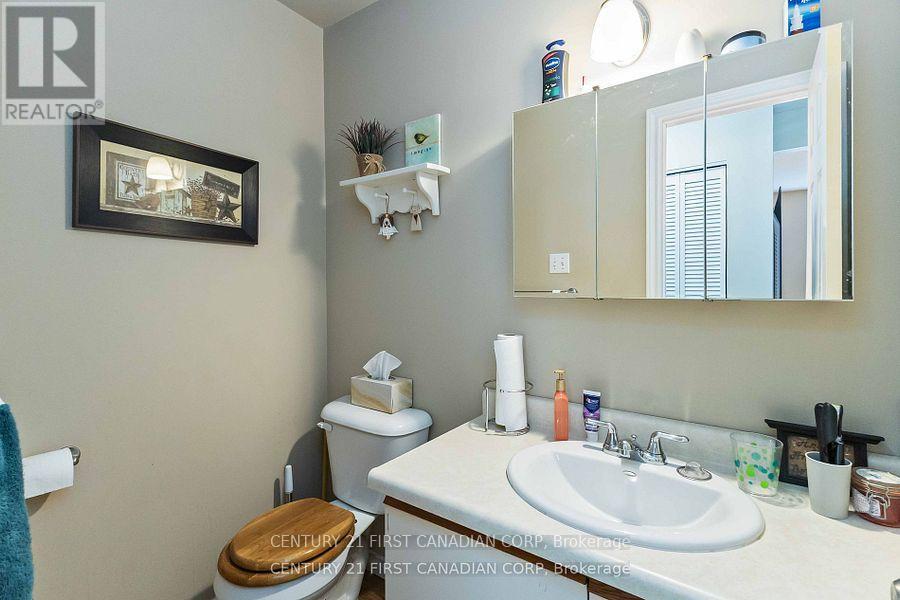 71 Golfdale Crescent, London South, Ontario  N6C 5P3 - Photo 20 - X12663092