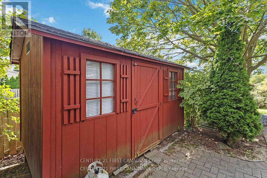 71 Golfdale Crescent, London South, Ontario  N6C 5P3 - Photo 24 - X12663092