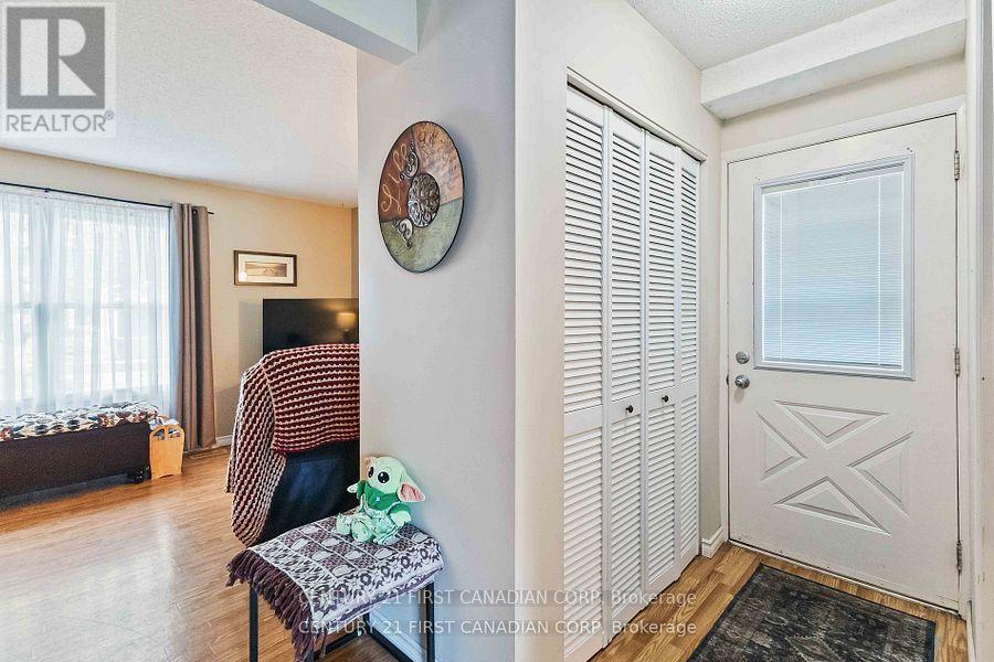 71 Golfdale Crescent, London South, Ontario  N6C 5P3 - Photo 3 - X12663092