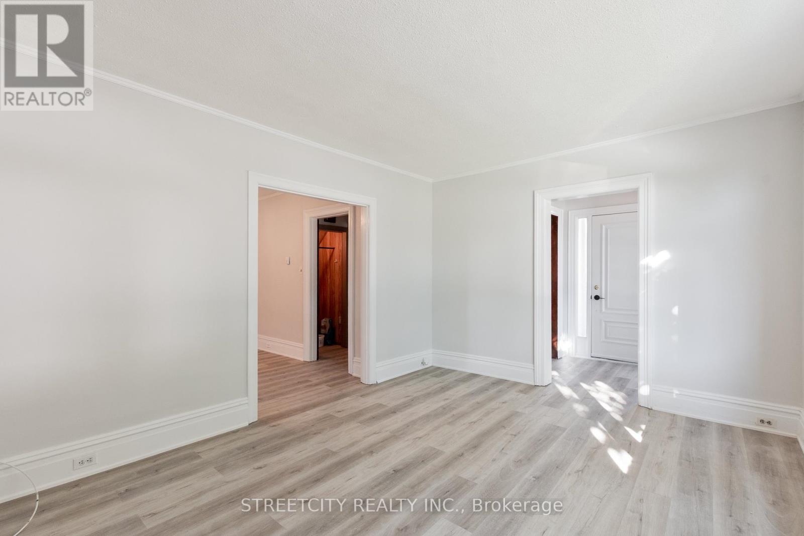 58 Norwich Avenue, Woodstock (Woodstock - South), Ontario  N4S 3V2 - Photo 6 - X12663120