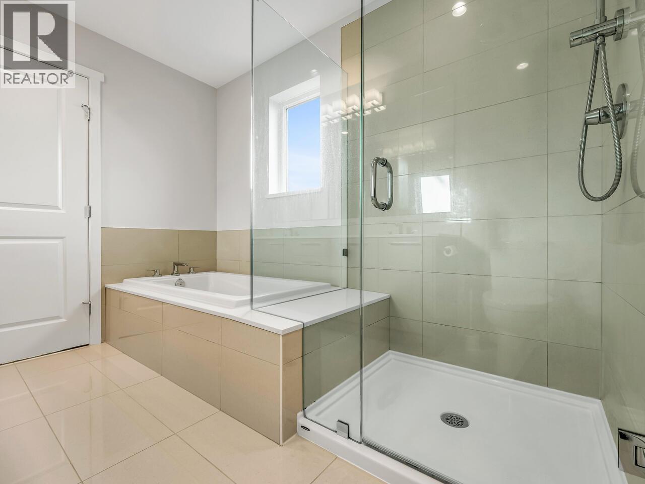 40 3500 Burke Village Promenade, Coquitlam, British Columbia  V3E 0N2 - Photo 24 - R3075791