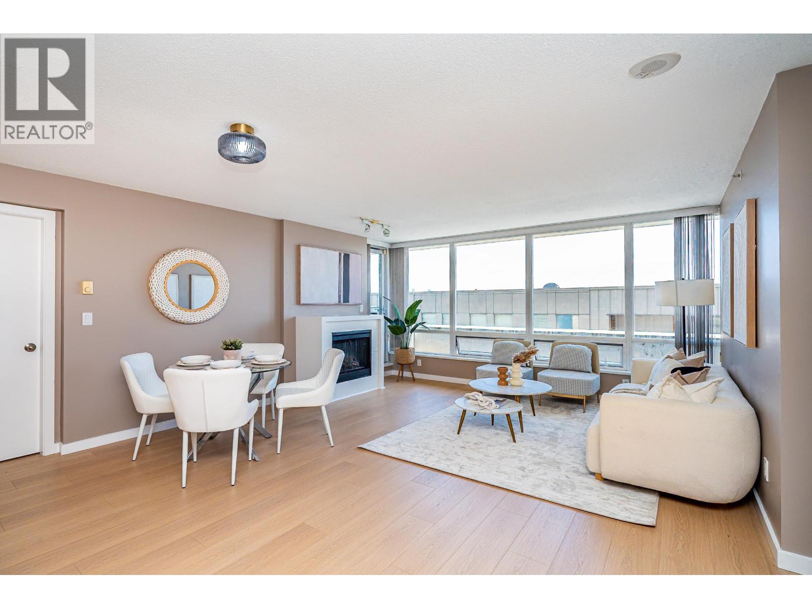 504 39 Sixth Street, New Westminster, British Columbia  V3L 0B3 - Photo 2 - R3075796