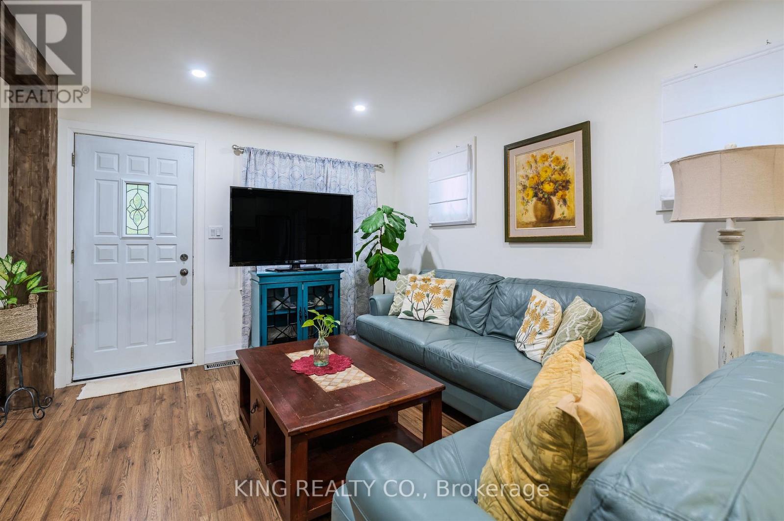 829 Athol Street, Whitby, Ontario  L1N 4A1 - Photo 3 - E12508816