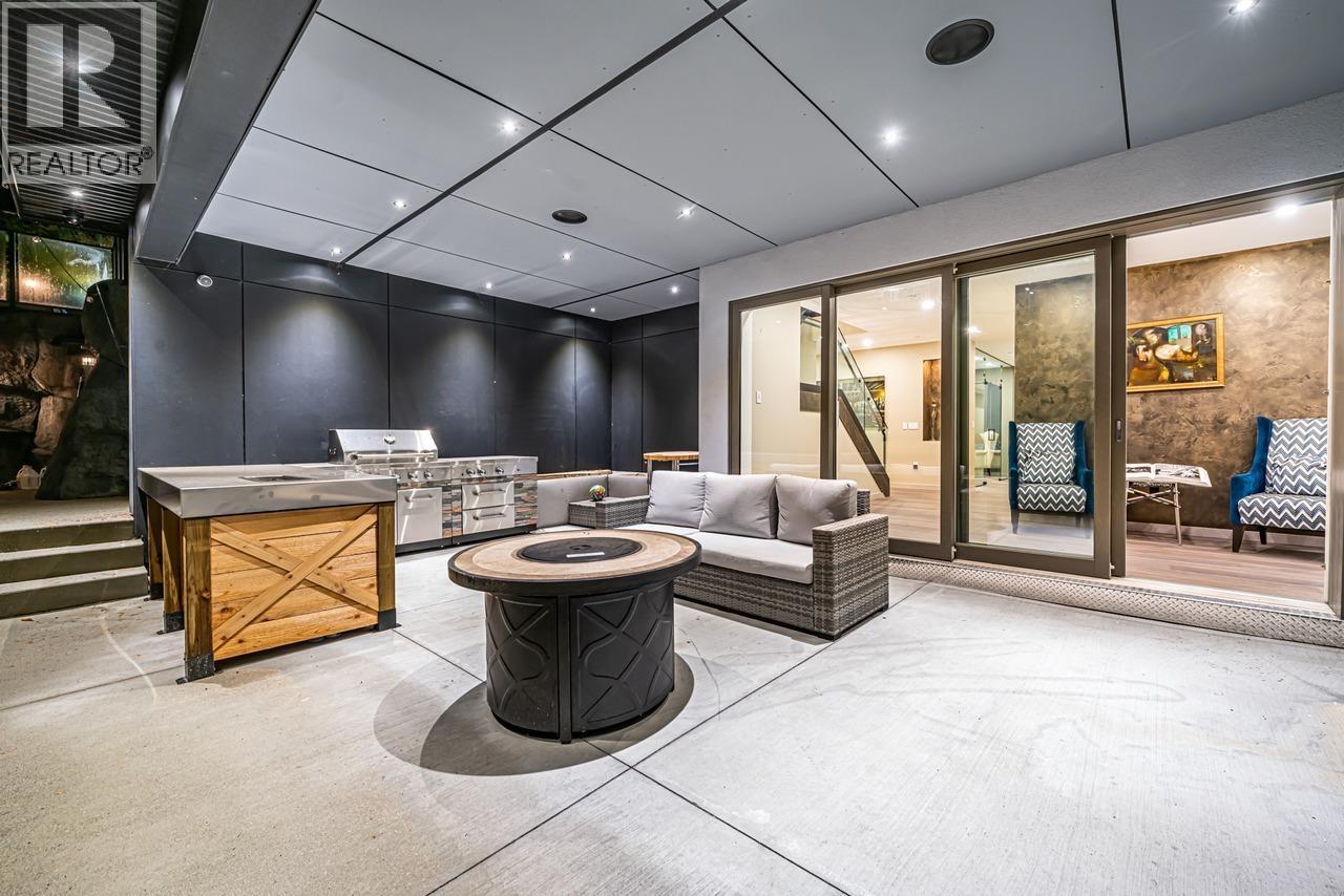 592 Craigmohr Drive, West Vancouver, British Columbia  V7S 1X2 - Photo 13 - R3075797