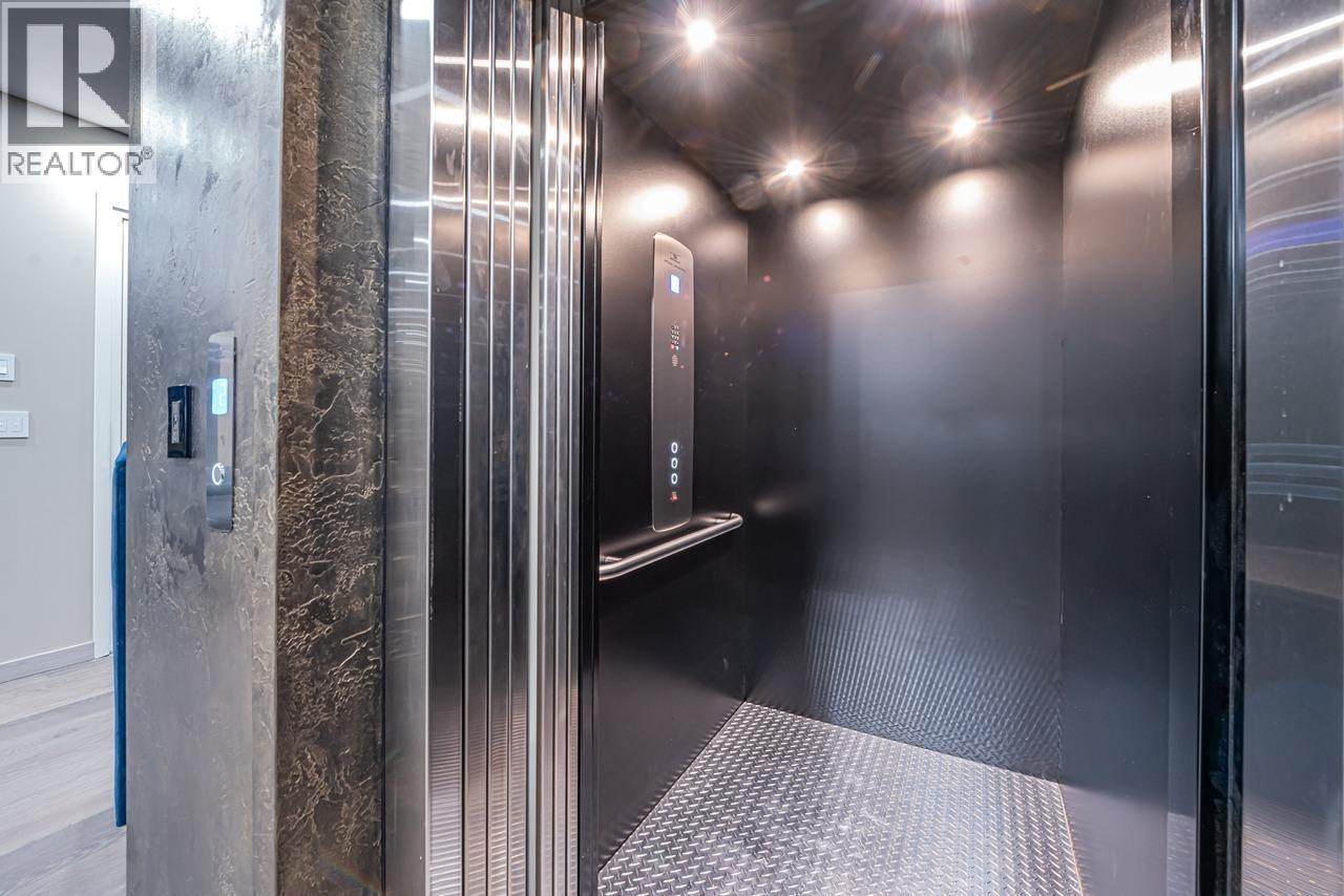 592 Craigmohr Drive, West Vancouver, British Columbia  V7S 1X2 - Photo 29 - R3075797