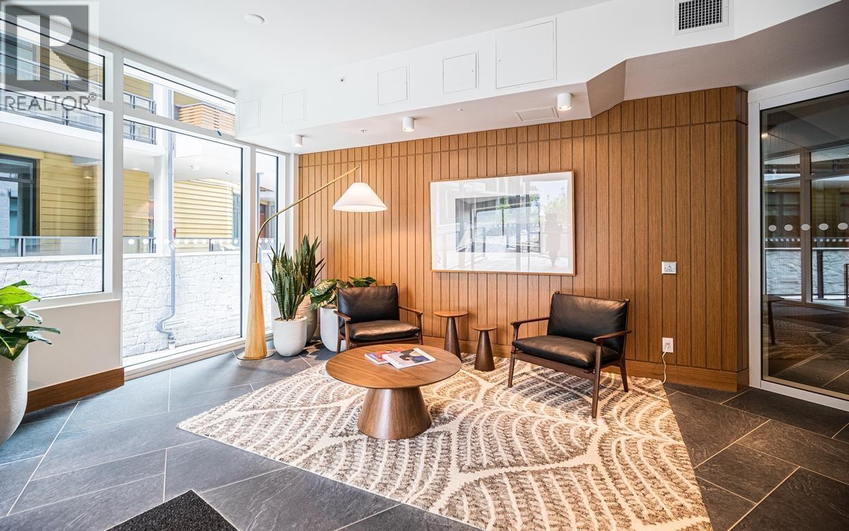 302 6699 NELSON AVENUE, West Vancouver, British Columbia