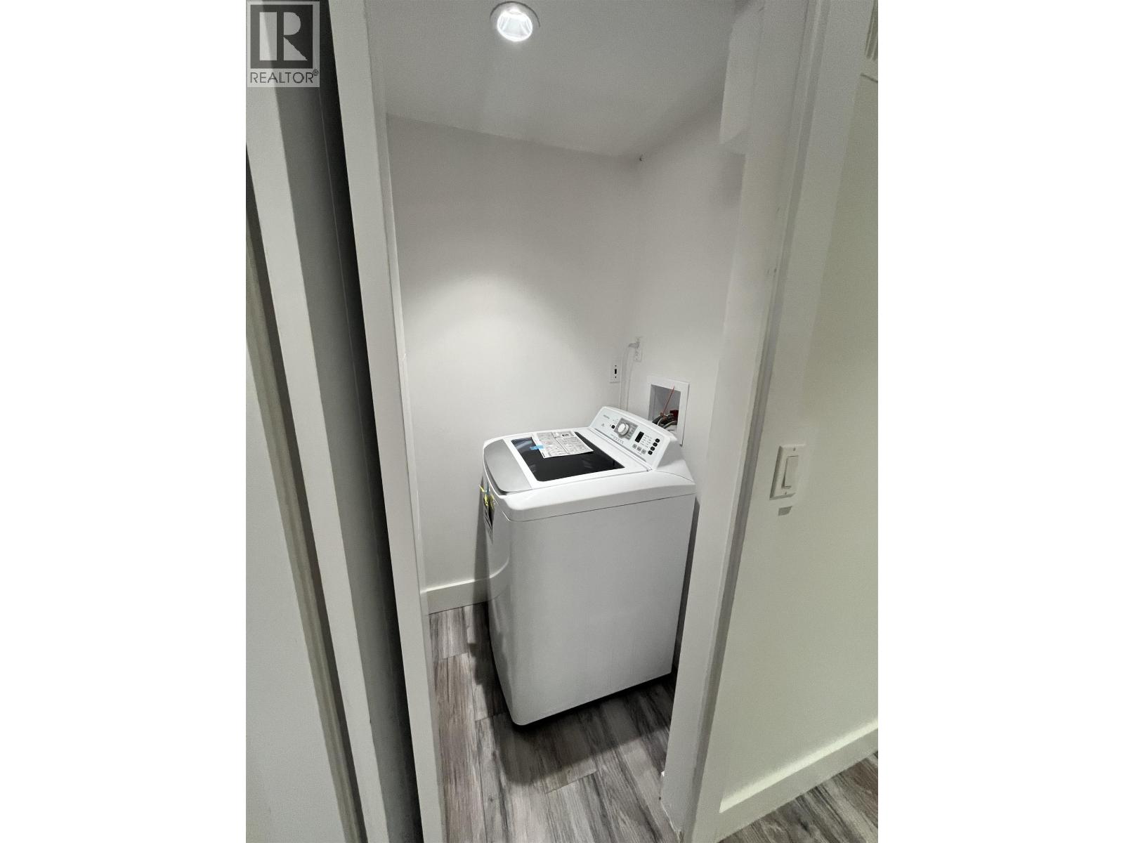 348 Laurentian Crescent, Coquitlam, British Columbia  V3K 1Y4 - Photo 3 - R3075833