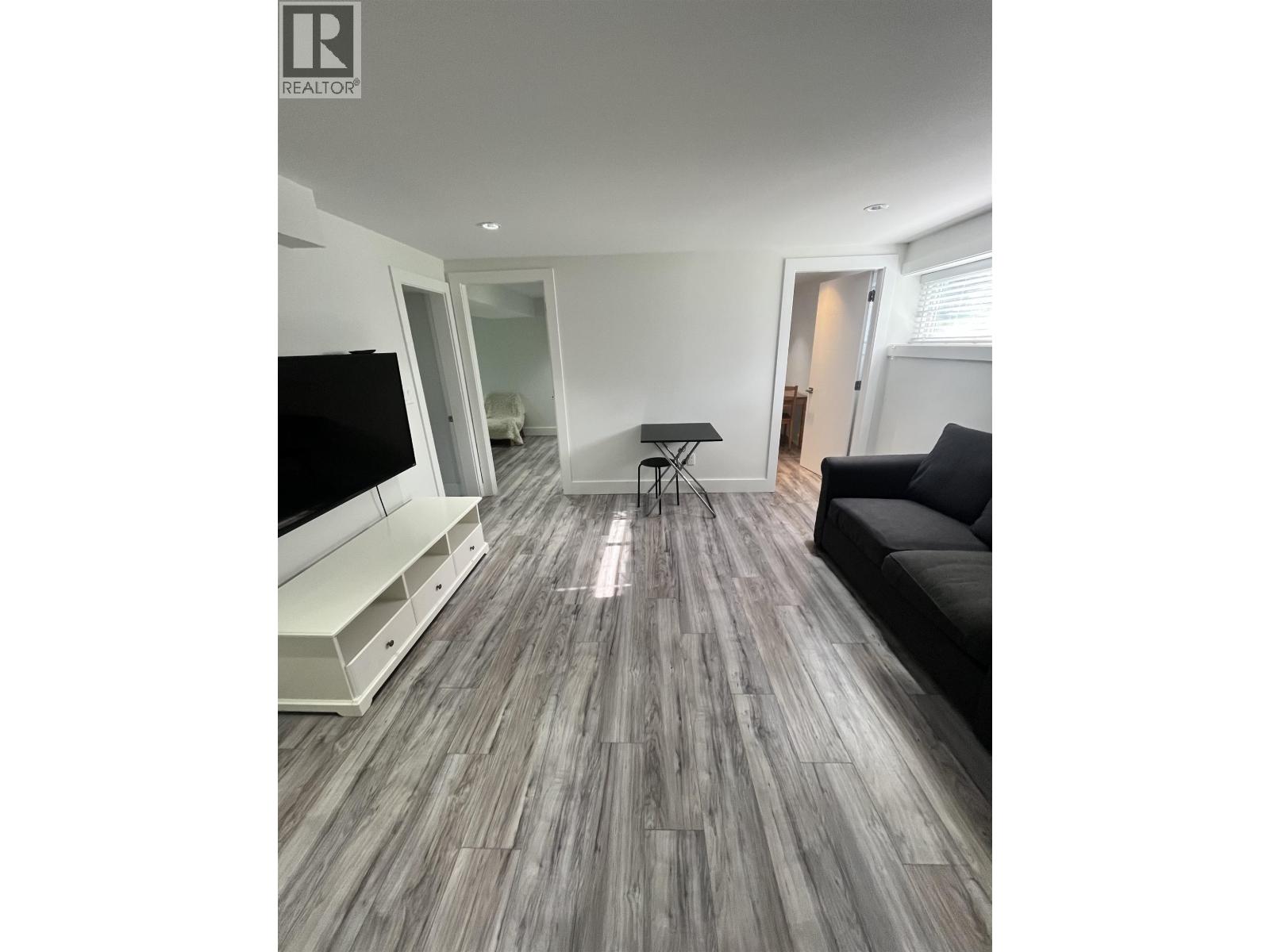 348 Laurentian Crescent, Coquitlam, British Columbia  V3K 1Y4 - Photo 4 - R3075833