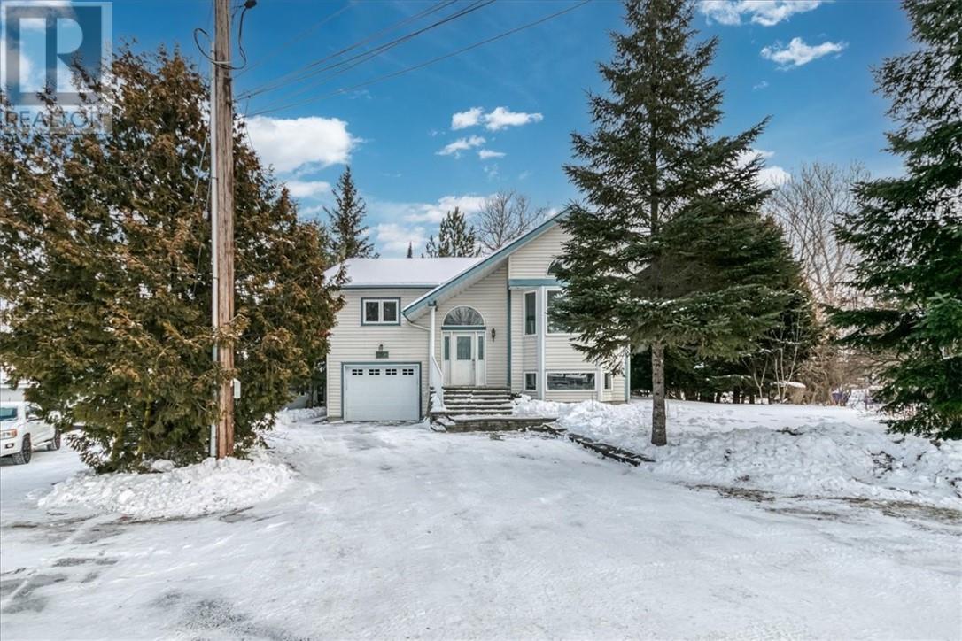 212 Albert Street, Azilda, Ontario  P0M 1B0 - Photo 2 - 2125978