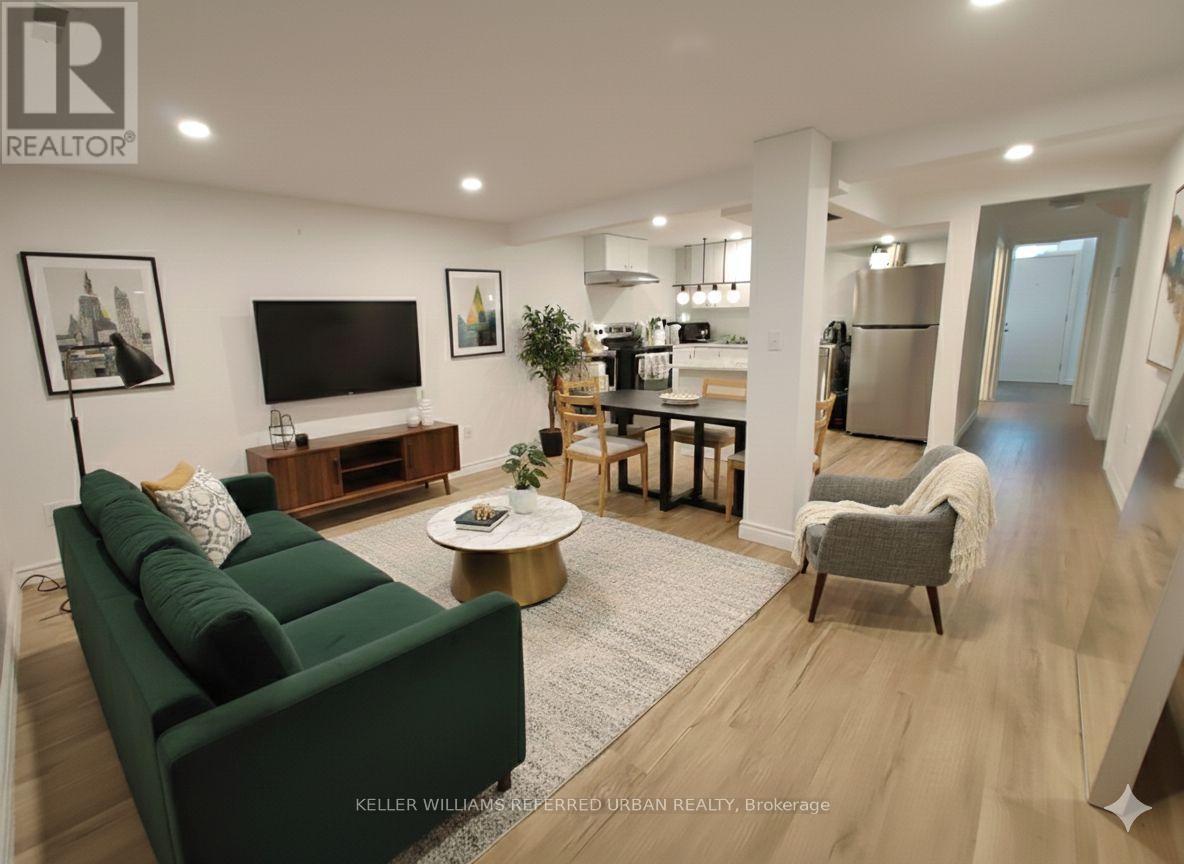 LOWER - 67 FORTROSE CRESCENT, Toronto, Ontario