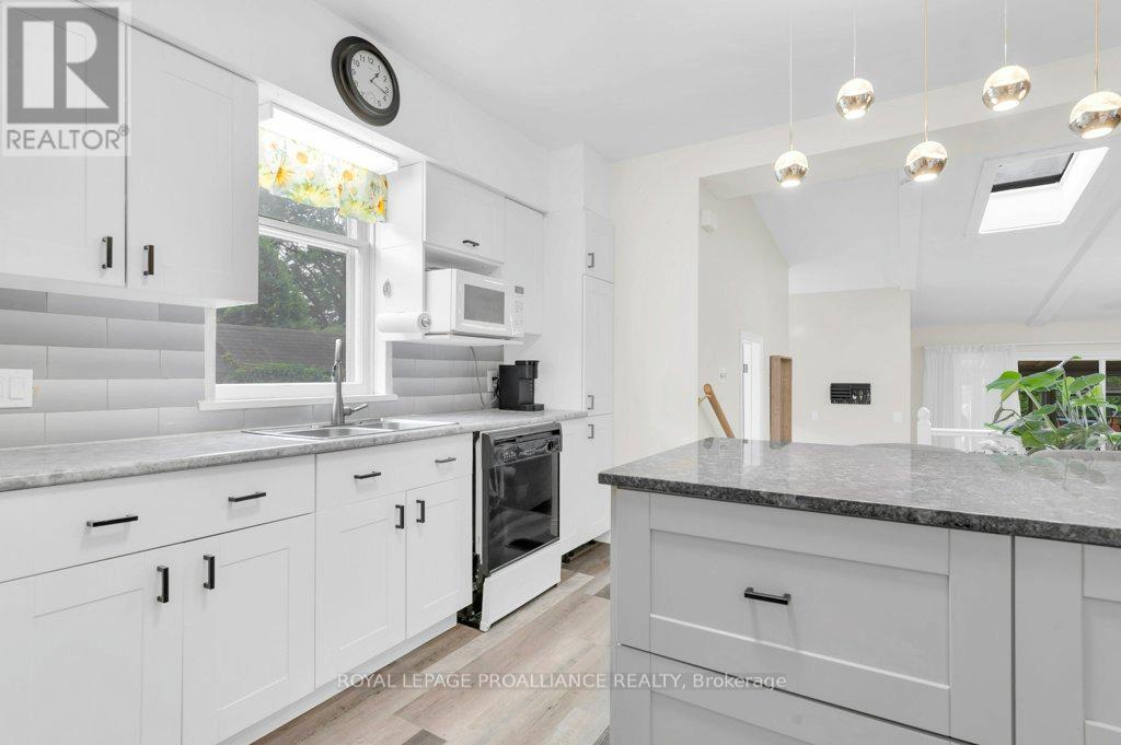 306 Bleecker Avenue, Belleville, Ontario  K8N 3V4 - Photo 10 - X12629272