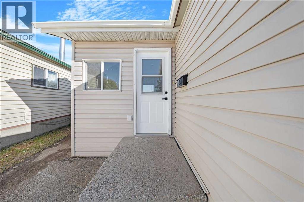 210 Erin Woods Circle Se, Calgary, Alberta  T2B 3E1 - Photo 3 - A2265036