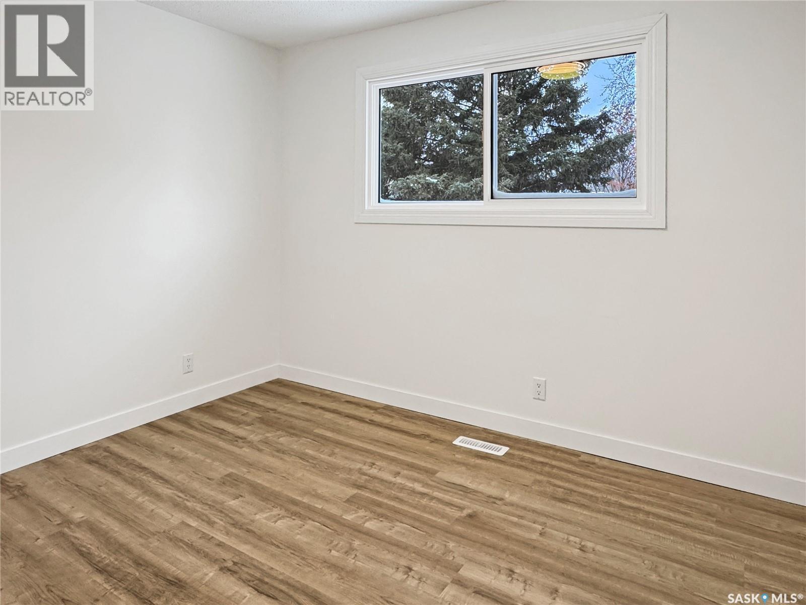 10929 Scott Drive, North Battleford, Saskatchewan  S9A 3N2 - Photo 11 - SK026221