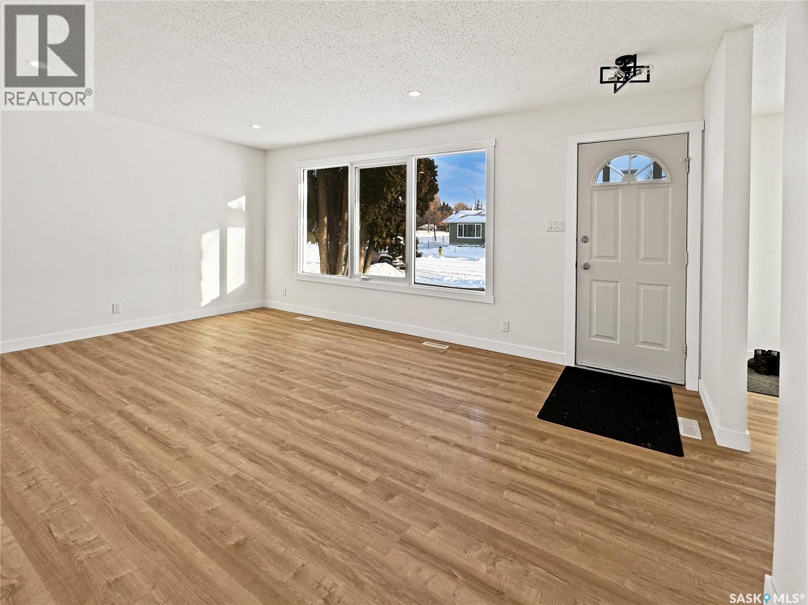 10929 Scott Drive, North Battleford, Saskatchewan  S9A 3N2 - Photo 8 - SK026221