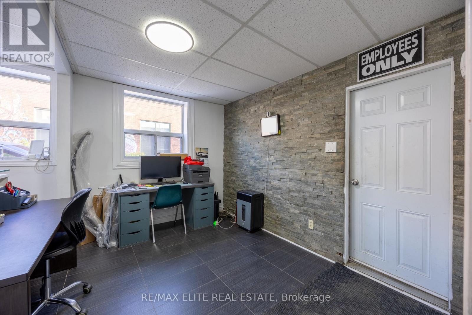 20 Jenet Avenue, Toronto, Ontario  M6H 1R4 - Photo 10 - W12663024