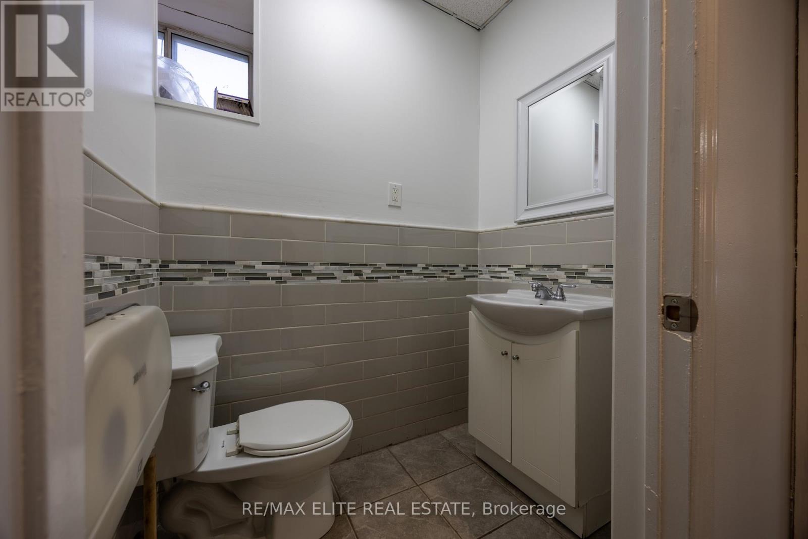 20 Jenet Avenue, Toronto, Ontario  M6H 1R4 - Photo 14 - W12663024