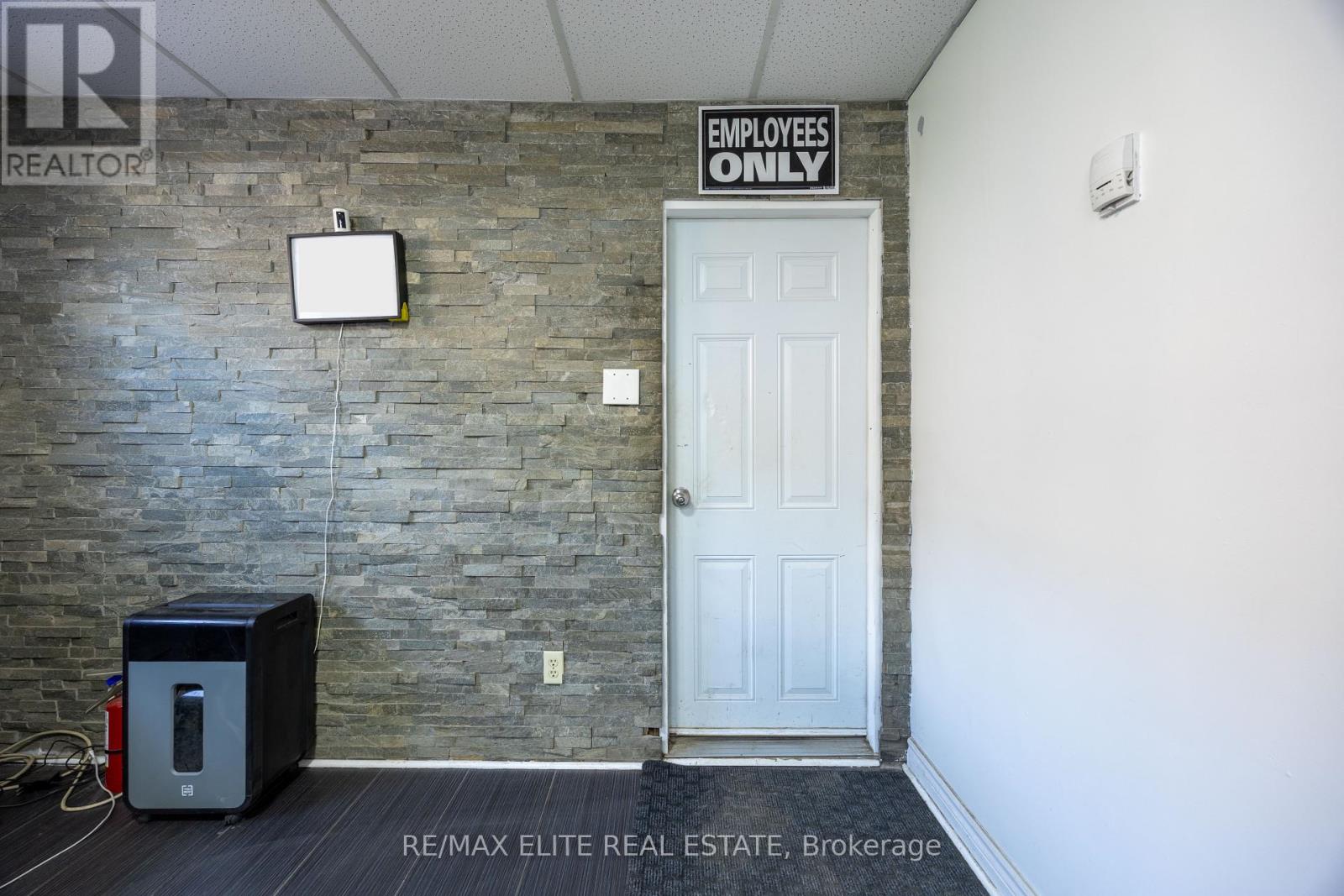 20 Jenet Avenue, Toronto, Ontario  M6H 1R4 - Photo 16 - W12663024