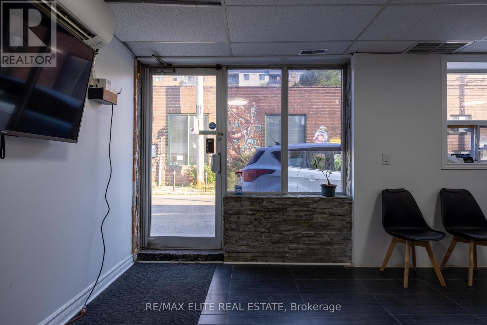 20 Jenet Avenue, Toronto, Ontario  M6H 1R4 - Photo 6 - W12663024