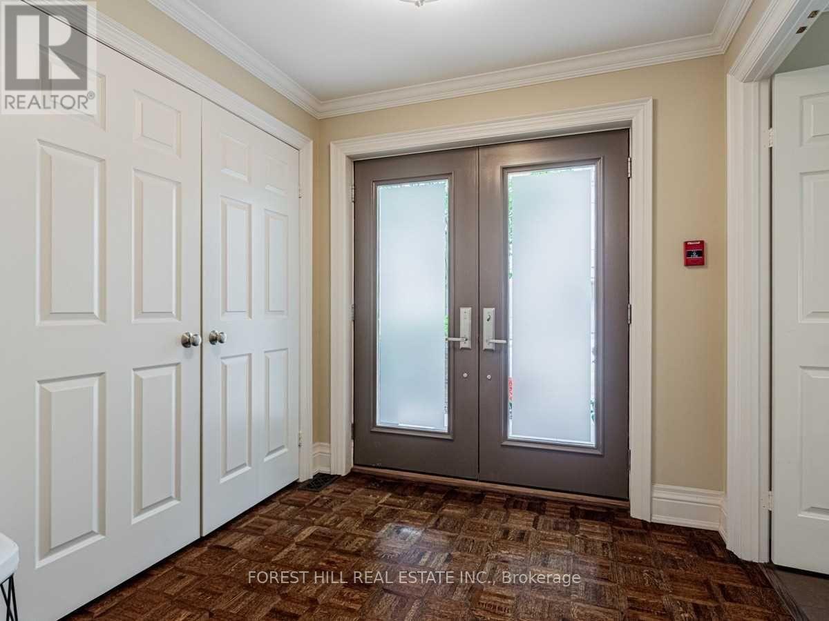 49 Lower Village Gate, Toronto, Ontario  M5P 3L7 - Photo 3 - C12662842