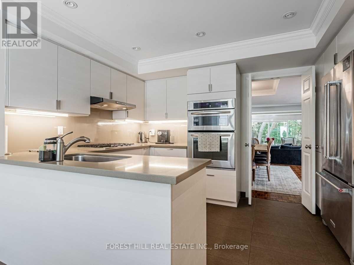 49 Lower Village Gate, Toronto, Ontario  M5P 3L7 - Photo 7 - C12662842