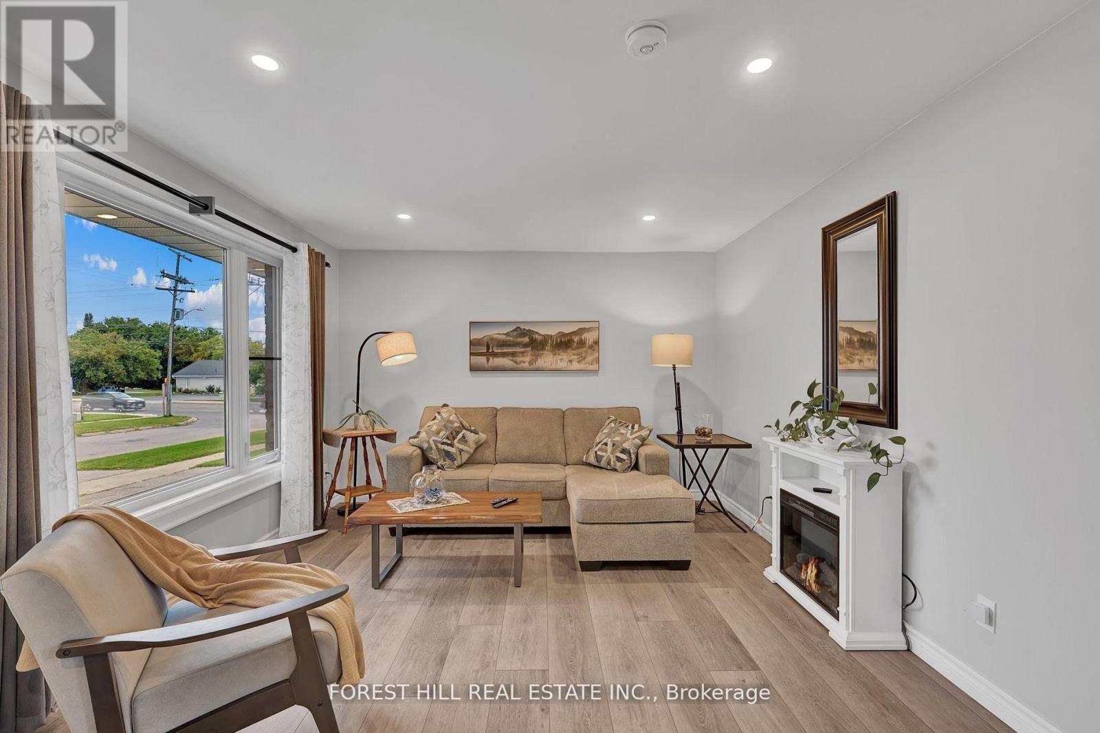 Main - 3 Wilson Avenue, Kawartha Lakes, Ontario  K9V 5S1 - Photo 3 - X12663026