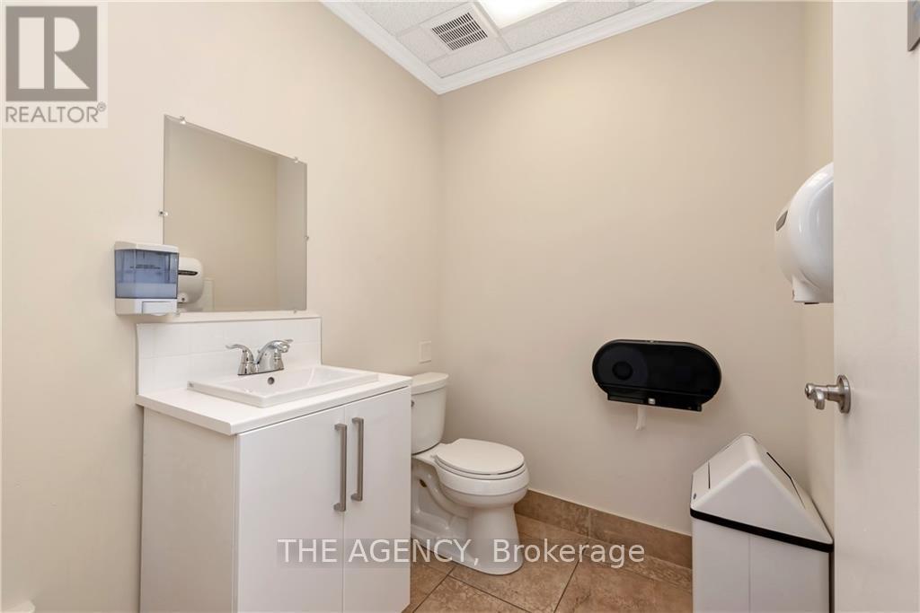 574 Upper James Street, Hamilton, Ontario  L9C 2Y6 - Photo 8 - X12663112