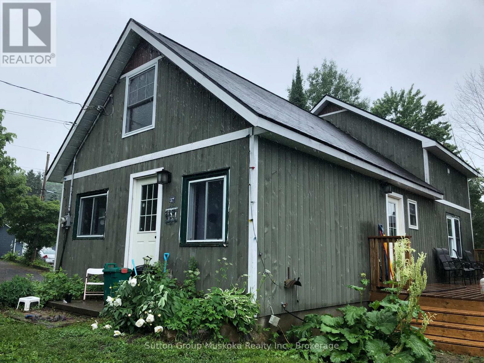 27 HENRY STREET, Huntsville, Ontario