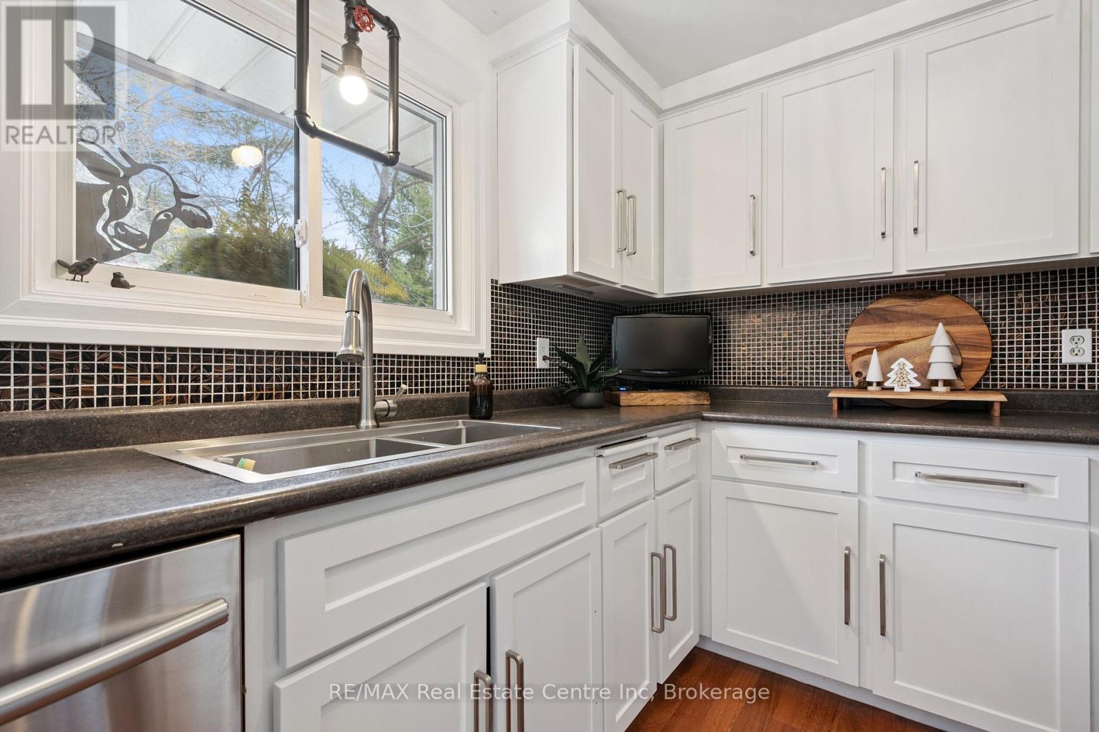 53 Rochelle Drive, Guelph (Willow West/sugarbush/west Acres), Ontario  N1K 1L1 - Photo 15 - X12663310