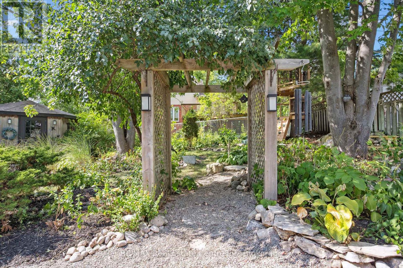 53 Rochelle Drive, Guelph (Willow West/sugarbush/west Acres), Ontario  N1K 1L1 - Photo 33 - X12663310