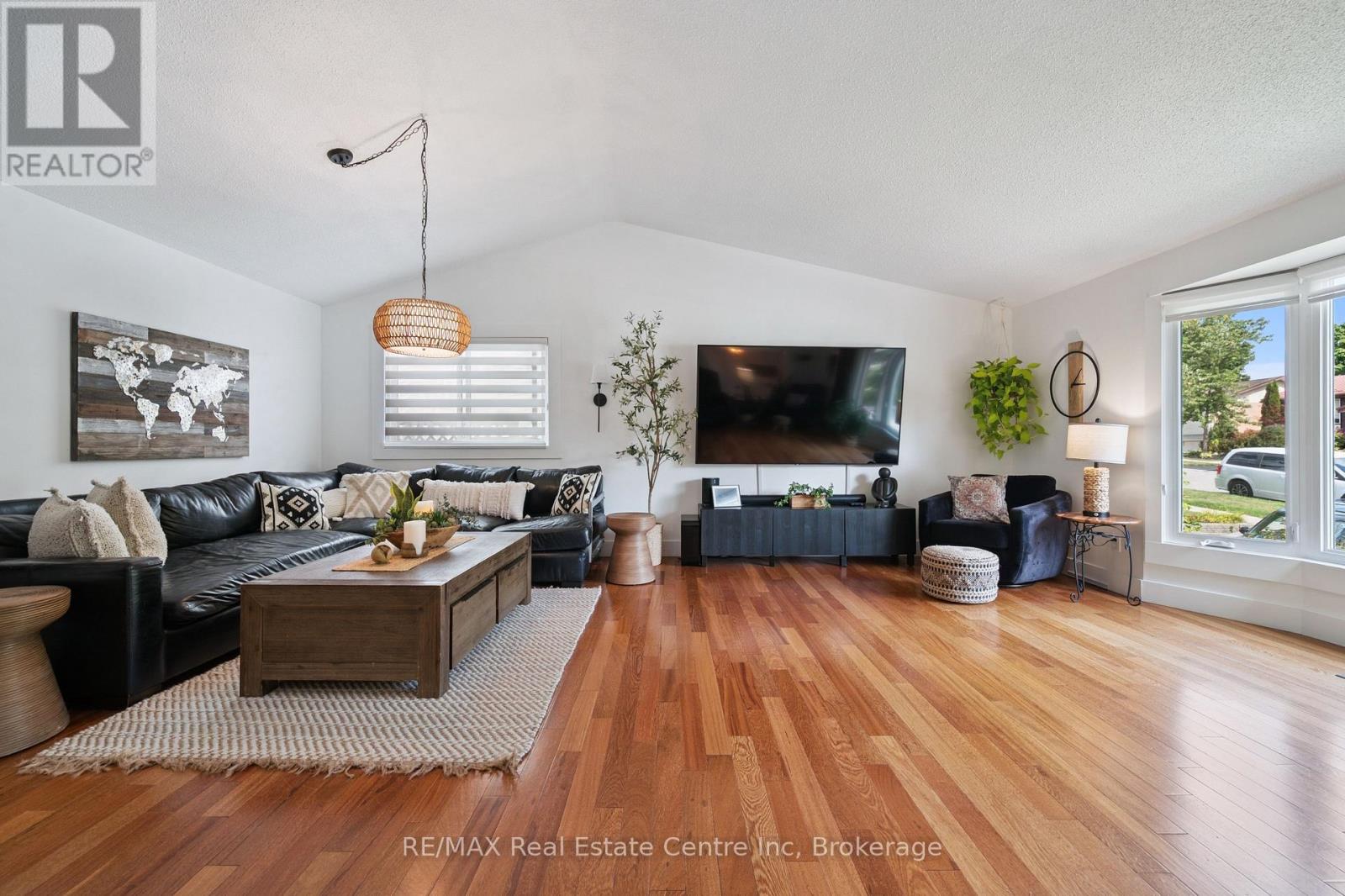 53 Rochelle Drive, Guelph (Willow West/sugarbush/west Acres), Ontario  N1K 1L1 - Photo 4 - X12663310